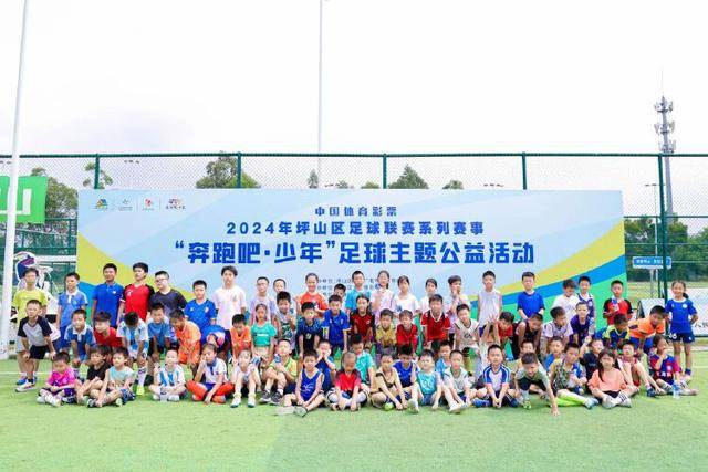 资深队记：杨瀚森夏联第一次接受了全英文专访 英语进步很大